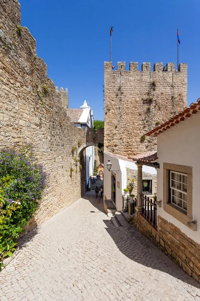 Óbidos Portugal Agosto 2015 Albarra Tower Castle Walls Rua Típica — Fotografia de Stock