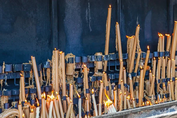 Sanctuaire Fatima Portugal Bougies Votives Brûlant Dans Bûcher Comme Accomplissement — Photo