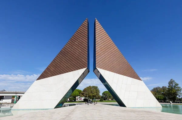 リスボン ポルトガル 2016 独立記念碑 Aos Combatentes ウルトラマールを行います ポルトガルの軍隊を覚えてに建てられたモニュメント アフリカの植民地戦争 1961 — ストック写真