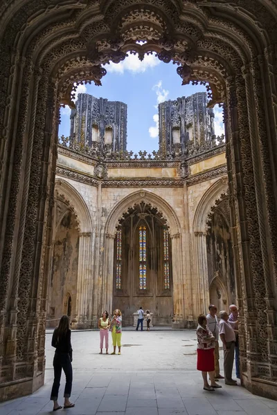 Batalha Portugalsko Července 2013 Projděte Turisté Interiér Nedokončené Kaple Městě — Stock fotografie