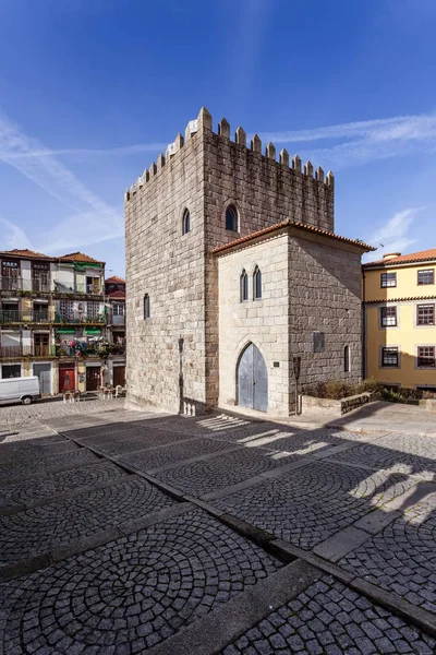 葡萄牙波尔图的皮通伊什街的中世纪塔 罗马式建筑 联合国教科文组织世界遗产 — 图库照片