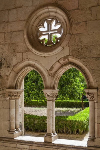 阿尔克巴萨 葡萄牙 2013年7月17日 基督在阿尔克巴萨修道院的 Dom 蒂尼斯修道院的十字架 西多会宗教秩序 哥特式的杰作 联合国教科文组织世界遗产 葡萄牙 — 图库照片