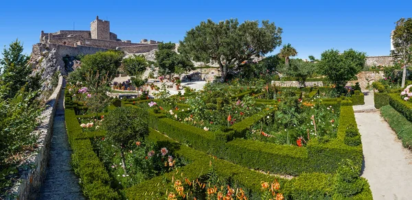 マルヴァオンの城の庭園の景色を望む崖の上にあるボックス ヘッジ飾られています マルヴァオン ポルタレグレ アルト アレンテージョ地域 ポルトガル ユネスコの世界遺産候補 — ストック写真
