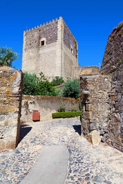 アクセス ランプから見た中世のカステロ ヴィデ城の塔を維持します カステロ ヴィデ ポルタレグレ県 アレンテージョ ポルトガル — ストック写真
