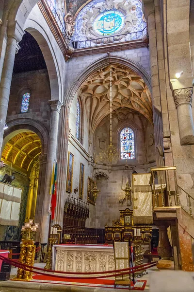 Braga, Portugal - 28 de diciembre de 2017: Catedral de Se de Braga. Manu. — Foto de Stock
