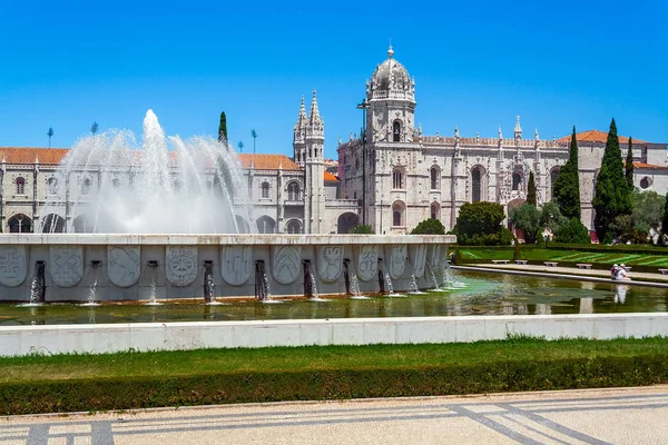 Lisboa Portugal Mosteiro Jerónimos Abadia Santa Maria Belém Visto Jardim — Fotografia de Stock