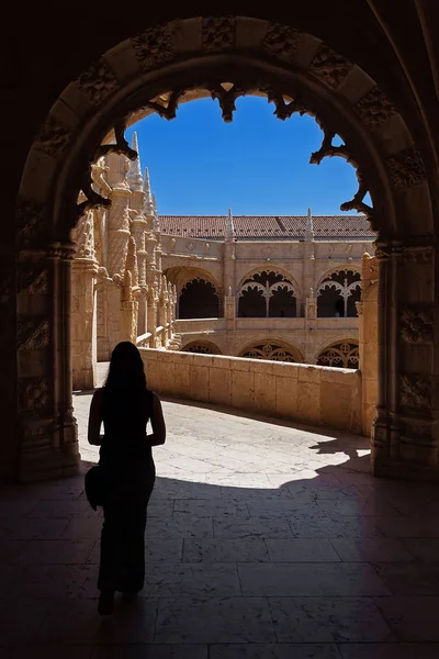 Lisabon Portugalsko Mladá Žena Která Navštěvuje Klášter Jeronimos Kláštera Nebo — Stock fotografie