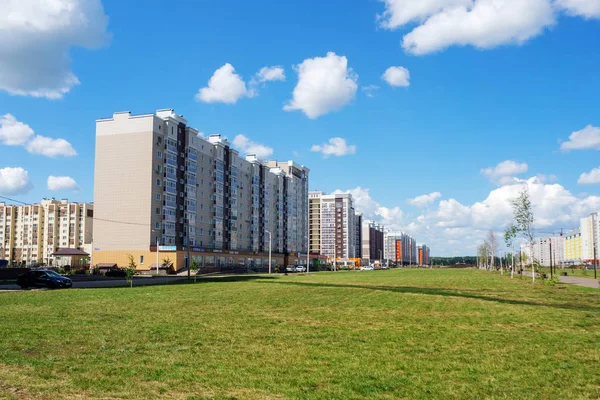 Sterlitamak, Rusya - 21 Temmuz 2019; Çok geniş şehir sokak