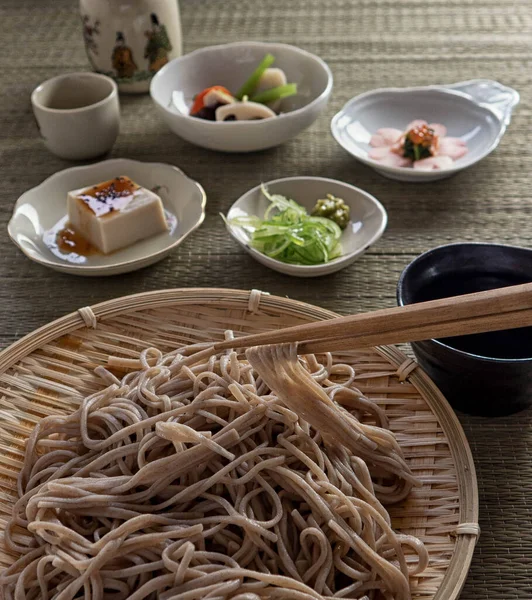 Fideos Fríos Trigo Sarraceno Cocina Japonesa Con Verduras Sake —  Fotos de Stock