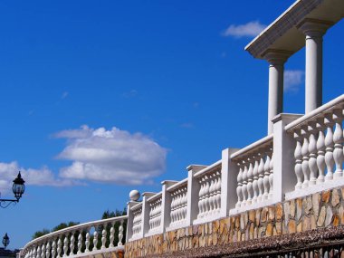 Gökyüzünde uçan makine 