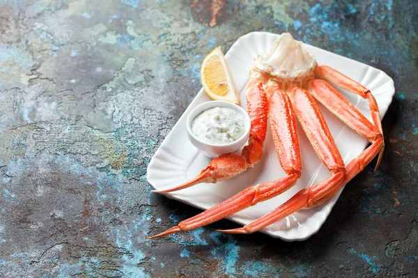 Crab Leg Tartar Sauce Selective Focus — Stock Photo, Image