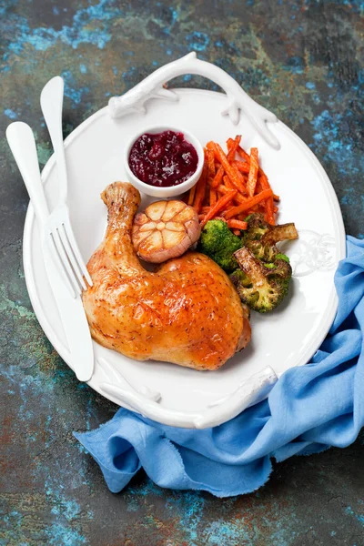 Roasted Chicken Leg Broccoli Fried Sweet Potatoes Carrots Garlic Cranberry — Stock Photo, Image