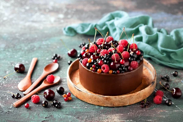 Chocolate Cake Fresh Berries Selective Focus — Stock Photo, Image