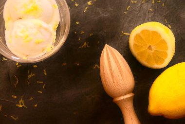 Limon dondurma Zenith görünümünü ve ahşap sıkacağı dahil olmak üzere bir ve yarım limon