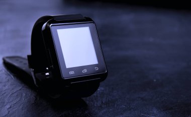 25 derece fotoğrafı siyah akıllı izle, kara tahta ve sağ tarafta ışık kapatın