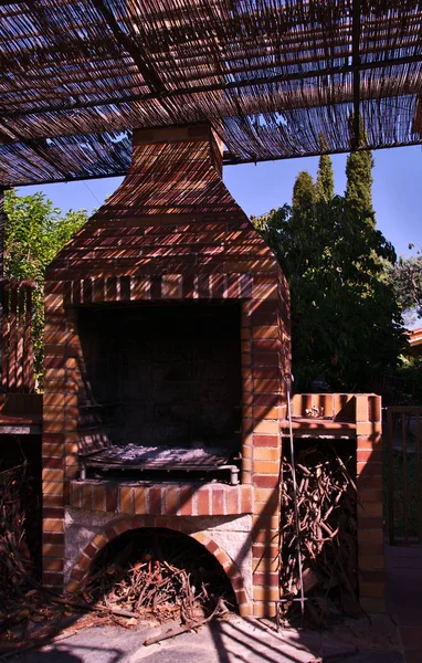 Tuğla Barbekü ızgara yapılmıştır