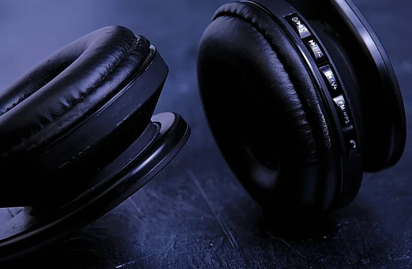 Close Picture Black Headphones Black Board Light Right Side — Stock Photo, Image