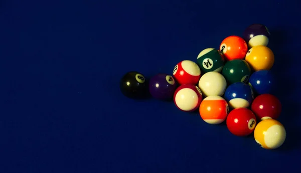 Siyah havuzu top bilardo masası topları geri kalanına doğrudan dizisi
