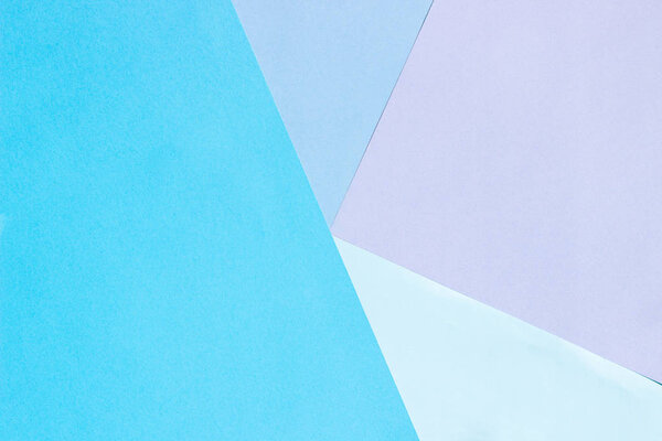 Абстрактный геометрический плоский фон из цветной бумаги. Фиолетовый и синий цвета бумаги, шаблон для добавления текста
.