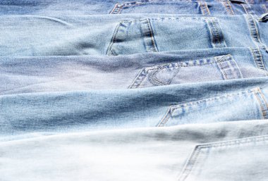 Denim dokusu. Yırtılmış açık mavi kotun dokusu