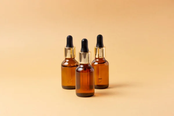 Naast Steen Staat Een Amberkleurige Fles Voor Essentiële Oliën Cosmetica — Stockfoto