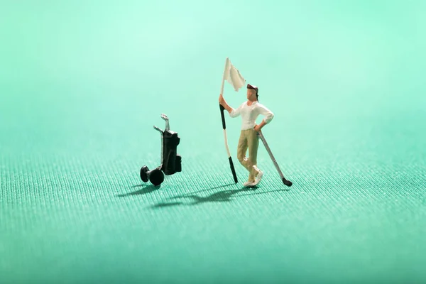 Miniatyr Man Spela Omgång Golf Stående Med Sin Golf Club — Stockfoto