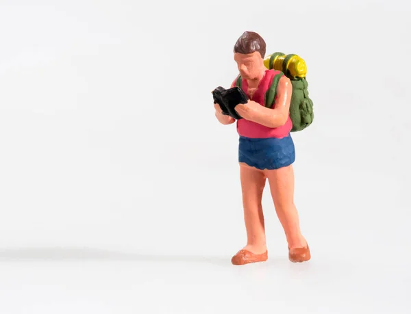 Miniatura Hombre Con Una Mochila Con Mapa Guía Libro Trekking — Foto de Stock