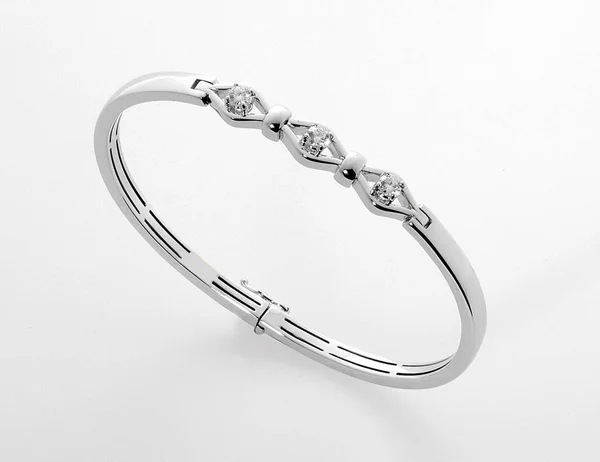 Eenvoudige Stijlvolle Zilver Platina Diamanten Armband Bangle Met Drie Facetten — Stockfoto