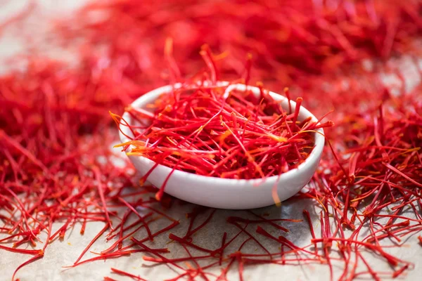 Pile Saffron Small Ceramic Bowl Full Red Threads Viewed Close — Stock Photo, Image