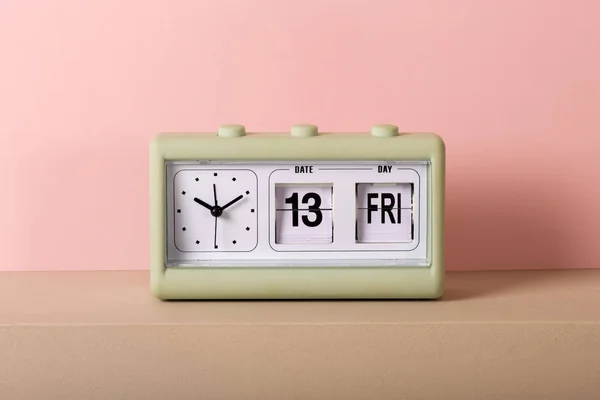 Small Green Vintage Clock White Face Calendar Showing Friday 13Th — Stock Photo, Image