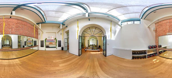 360 panorama de un yoga y pilates gimnasio interior — Foto de Stock