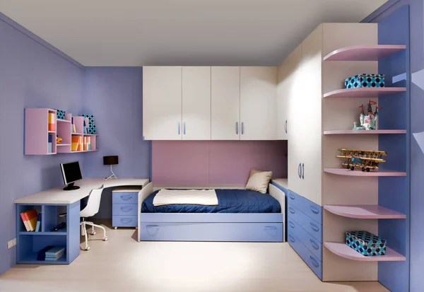 Elegante azul e roxo adolescente quarto interior — Fotografia de Stock