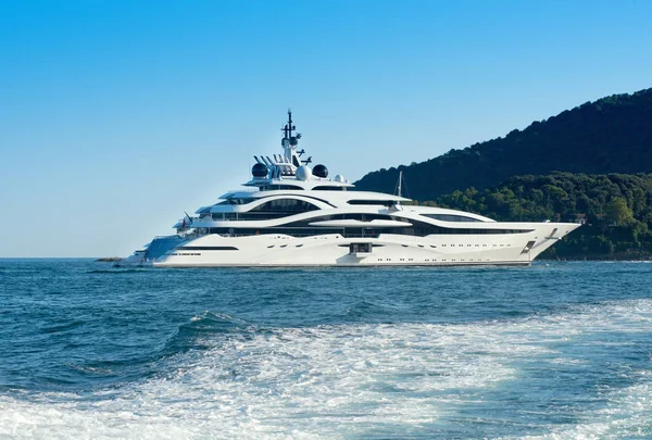 Huge luxury yacht cruising offshore — Stock Photo, Image