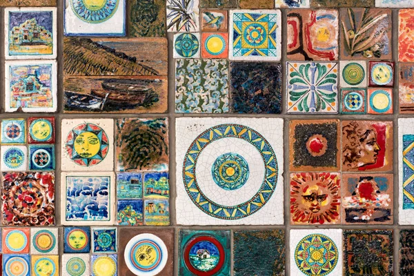 Färgglad bakgrund av liguriska keramiska plattor — Stockfoto