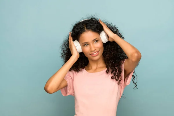 Smiling Attractive Young Afro American Girl Headphones Listening Her Favorite — Stock Photo, Image