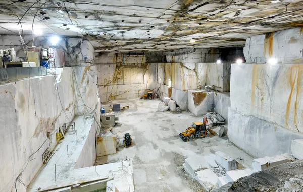 Μέσα Ένα Ορεινό Φρεάτιο Ένα Μαρμάρινο Ορυχείο Carrara Που Δείχνει Εικόνα Αρχείου