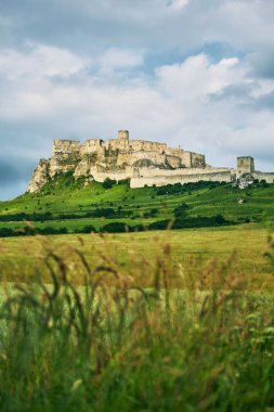 Slovakya SPI Castle. Antik kale SPI Castle yakınındaki şehir spisske Podhradie