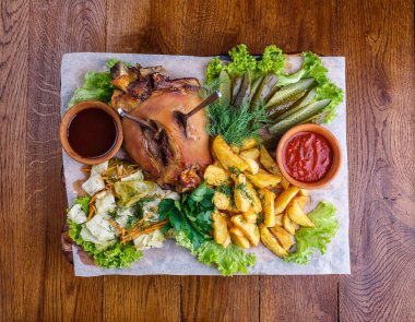 Atıştırmalıklar barda bira için. Yukarıdaki fotoğraf