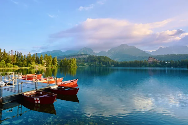 Lac de montagne en Slovaquie. Strbske Pleso. Europe — Photo