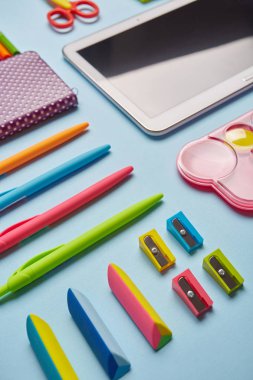 Grup ileti örneği ileri kompozisyon ayarlayın. flatlay