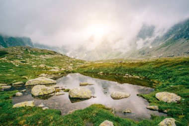 Yüksek Tatras Slovakya gölde. Doğada hiking.