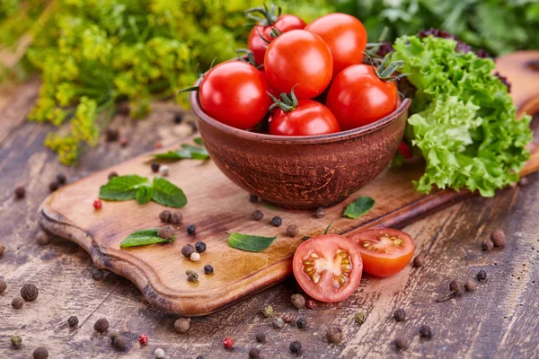 Breakfast for a vegetarian on a wooden table — Stock Photo, Image