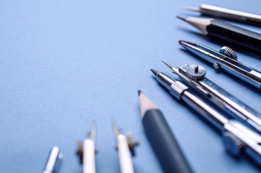 Pusula, yanı sıra diğer araçlar üzerinde mavi arka plan çizmek için