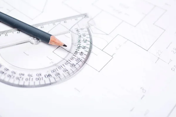 Pencil on a transparent protractor on the table in the draftsman — Stock Photo, Image