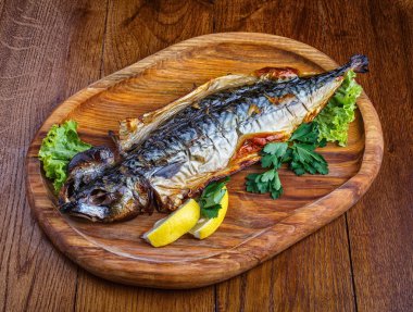 Farklı malzemelerle balık yemek. Sağlıklı beslenme kavramı