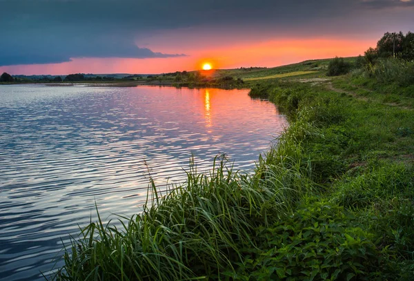 Peaceful evening on the lake. — Stock Photo, Image