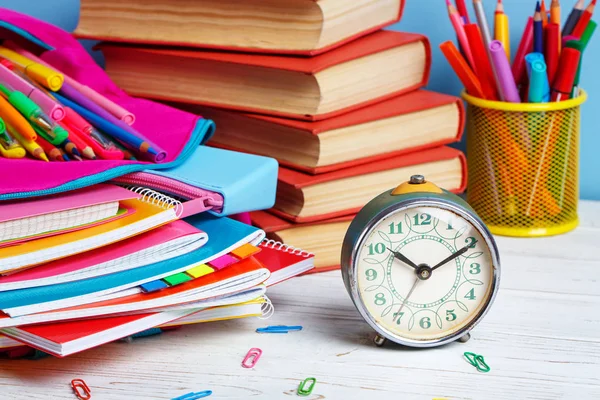 Composition lined with colorful school stationery. At 10 o'clock — Stock Photo, Image
