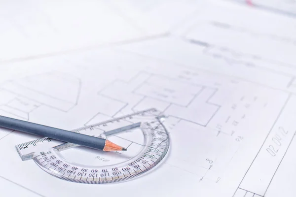 Çizimlerde protractor ile gri kalem — Stok fotoğraf