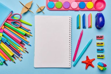 Onun parlak Kırtasiye kızla için Masaüstü