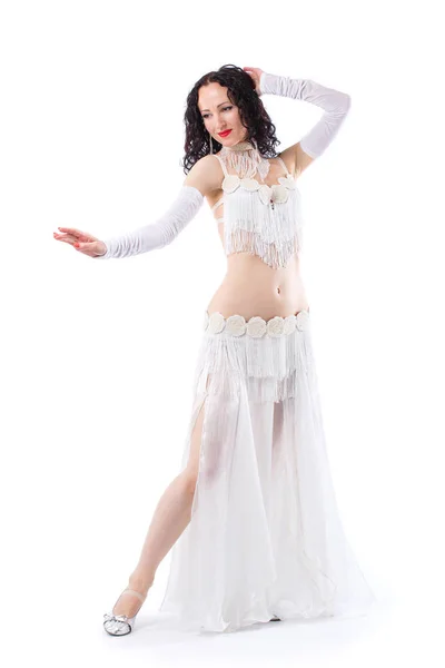 Professionell skytte av en ung vacker flicka i kostym av en orientalisk dansare — Stockfoto